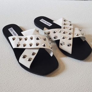 Steve Madden NWOT Spike Cross Over Sandals